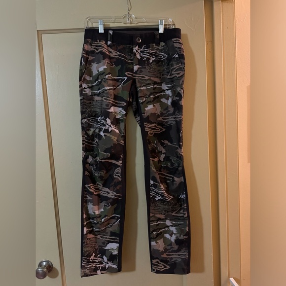Under Armour camouflage outdoor pant - Picture 2 of 7